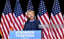 Bà Hillary Clinton chỉ trích quyết định điều tra của FBI