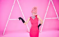 Đông Nhi sexy với sắc hồng trong MV mới