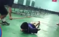 Nhiều ý kiến trái chiều xung quanh clip HLV dạy trò bằng gậy