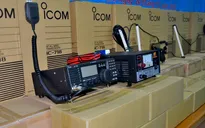 Bến Tre: Hỗ trợ thiết bị thông tin liên lạc, giúp các chủ tàu cá vươn khơi bám biển