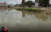 Nguy hiểm rình rập từ các hố nước tại dự án kênh Tham Lương