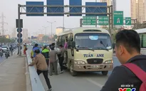 Hà Nội: Xe khách ngang nhiên đón trả khách trên đường Vành đai 3