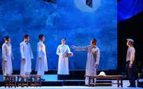 Vở cải lương "Hừng đông": Hấp dẫn với cách diễn hiện đại