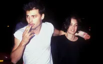 Johnny Depp được hôn thê cũ bảo vệ