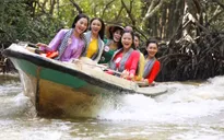 Thí sinh Hoa hậu Việt Nam 2016 mặc áo bà ba, phi cano lướt sóng