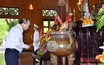 Thủ tướng dâng hương tưởng niệm Chủ tịch Hồ Chí Minh