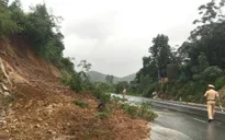 Quảng Ngãi: Mưa lớn gây sạt lở nhiều điểm trên Quốc lộ 1