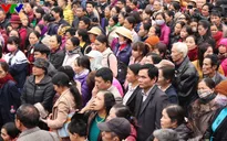 Du khách nhộn nhịp trẩy hội Lim vùng Kinh Bắc ngày đầu năm mới