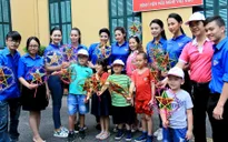 Quỹ Tấm lòng Việt chia sẻ yêu thương mùa Trung thu tới các em nhỏ Bệnh viện Việt Đức