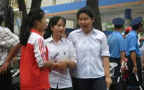 Thi lớp 10 THPT tại Hà Nội: Phụ huynh lo lắng cho con sau khi thi môn Văn