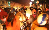 Người dân Thủ đô đổ xuống đường chào năm mới 2016