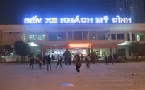 Nhiều hành khách tại bến xe Mỹ Đình bị lỡ chuyến lúc nửa đêm
