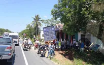 TT-Huế: Xe container đâm thẳng vào nhà dân