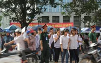 Thí sinh nhăn mặt kết thúc môn thi tiếng Anh vì phần đọc hiểu khó