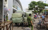 Phát hiện 10 tấn quần áo nhập lậu từ Trung Quốc tại Đà Nẵng