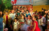 Vui Trung thu "Bố ở đảo xa, con ở nhà có bạn"
