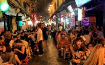 Hà Nội bỏ giờ giới nghiêm: Giới trẻ hưởng ứng, hộ kinh doanh mong đợi