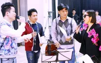 Mỹ Linh 'say sưa' với 3 người đàn ông