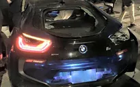 BMW i8 xanh ngọc độc nhất Việt Nam tan nát sau tai nạn lúc rạng sáng