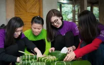 Á hậu Tú Anh lên bản gói bánh chưng xanh tặng người nghèo