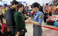 Mua vé chợ đen, hành khách phải dùng CMND giả để đi tàu