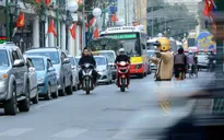 Mải vui đi chơi Tết, quên mất luật giao thông