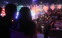 Giới trẻ Đà Nẵng đón valentine bên cầu Tình yêu
