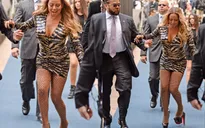 Mariah Carey suýt ngã vì đôi giày quá cao