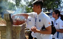 Quảng Bình: Sinh viên kiều bào viếng mộ Đại tướng Võ Nguyên Giáp