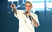 Justin Bieber gọi quà người hâm mộ tặng là những thứ rác rưởi