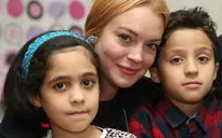 Lindsay Lohan bị tai nạn lìa nửa ngón tay