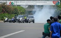 Nổ và đấu súng làm rung chuyển Thủ đô của Indonesia