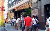 Xếp hàng dài chờ thưởng thức mỳ ramen siêu anh hùng ở New York