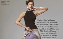 Bồ cũ của Ronaldo khoe dáng với quần trong suốt