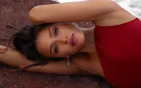 Jessica Alba khoe thân hình nóng bỏng