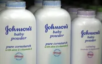 Johnson & Johnson bị yêu cầu bồi thường vì nghi phấn rôm gây ung thư