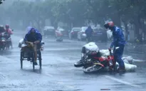 Hong Kong (Trung Quốc) ngưng trệ mọi hoạt động vì siêu bão Nida