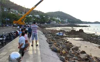 Thi công kè chậm tiến độ, đê biển Tây Cà Mau bị đe dọa