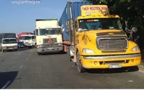 TP.HCM: Liên tiếp xảy ra va chạm, đường vành đai Đông kẹt cứng