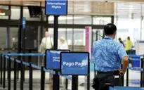 Hawaiian Airlines thắng kiện, được phép cân hành khách đi máy bay