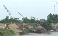Khai thác cát trái phép: Chính quyền xã thừa nhận không thể quản lý!