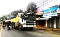 Tai nạn tiềm ẩn từ xe chở vật liệu xây dựng ở Nha Trang