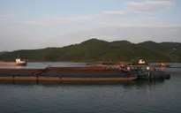 Quảng Ninh: Sà lan va chạm thuyền nan nhỏ, 1 người mất tích