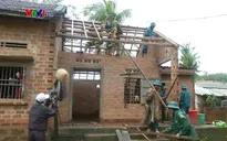 Hàng trăm chiến sĩ giúp người dân Bình Định khắc phục mưa lũ