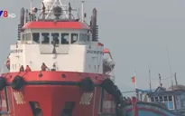 Cảnh sát biển cứu tàu cá và 8 ngư dân trôi dạt 5 ngày trên biển