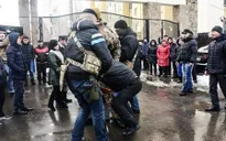 Đặc nhiệm Ukraine bất ngờ khám xét Làng Sen của người Việt