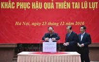 Lãnh đạo Chính phủ quyên góp ủng hộ đồng bào bị lũ lụt