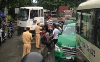 TP.HCM: Xe container gây tai nạn liên hoàn