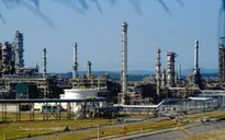 Xăng dầu giảm, Nhà máy lọc dầu Dung Quất gặp khó khăn