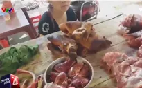 Cận cảnh màn thui rơm, biến lợn bệnh thành lợn mán